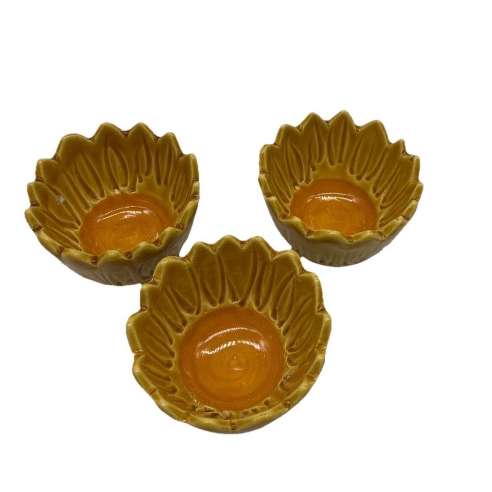 3 Vintage Flower Shaped Bowls   Italian Pottery Yellow Figural Set Of 3 READ